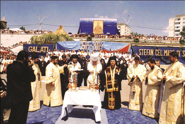 4 iulie 2004 - Preafericitul Părinte Patriarh Daniel la sfinţirea Pânzarului ştefanian de la Galaţi