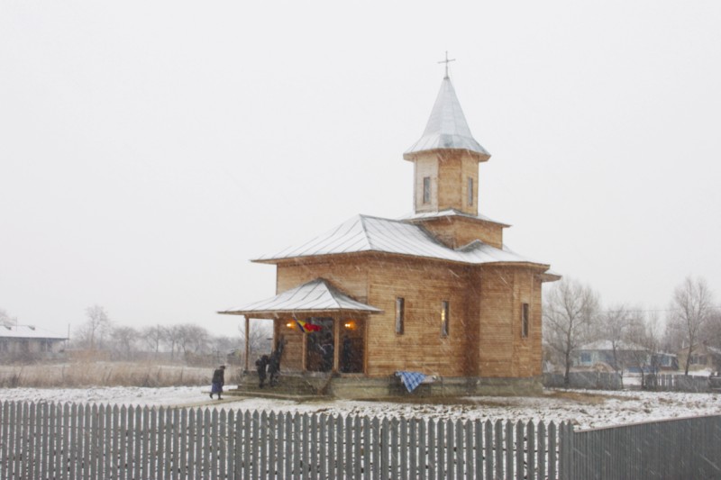 Noua biserică a credincioşilor din localitatea gălăţeană Vlăşcuţa