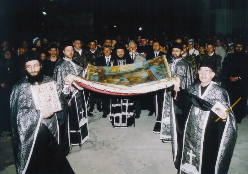 2003 2003: Părintele Tudorel la Slujba Prohodului Domnului de la Catedrala Arhiepiscopală