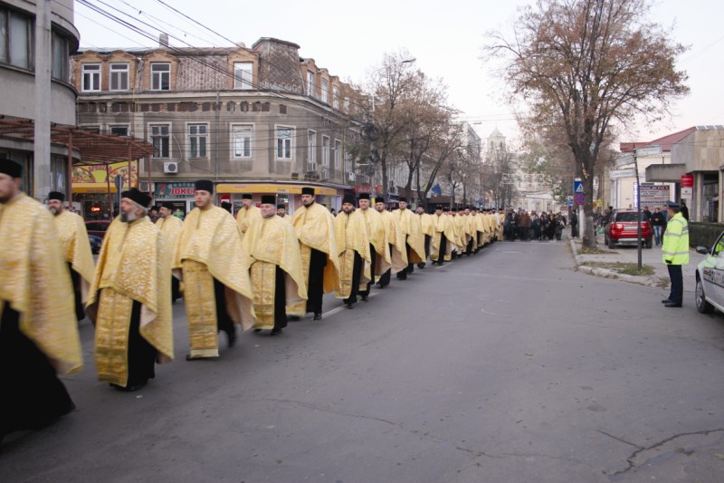 Clerul din oraşul Brăila, în procesiune