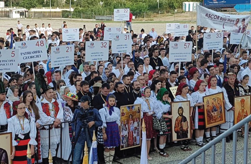 Aspecte din timpul primei Sfinte Liturghii – Catedrala Mântuirii Neamului