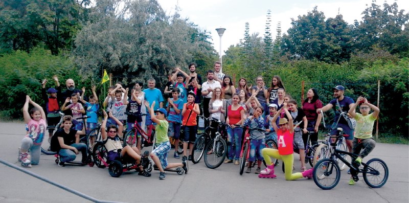 Copii şi tineri, participanţi la concursul de biciclete